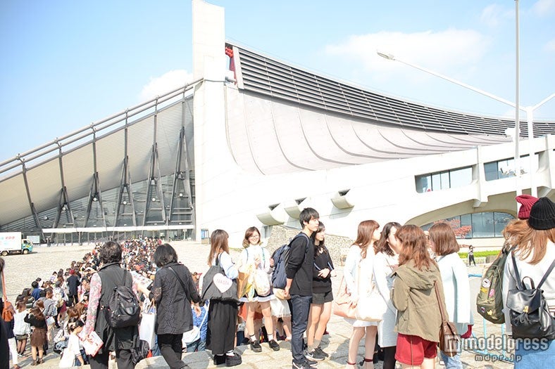 「GirlsAward 2015 A／W」会場周辺の様子