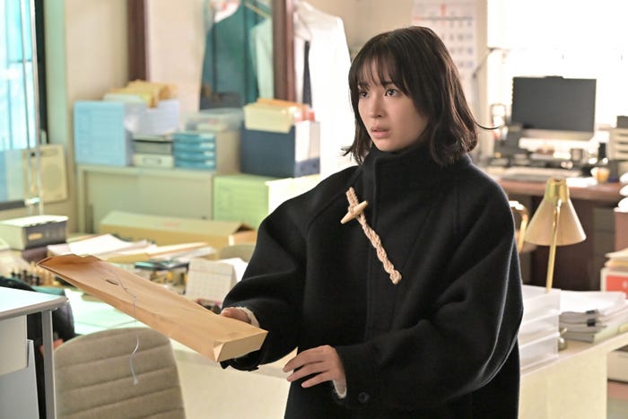 広瀬すず「クジャクのダンス、誰が見た?」第1話(C)TBS