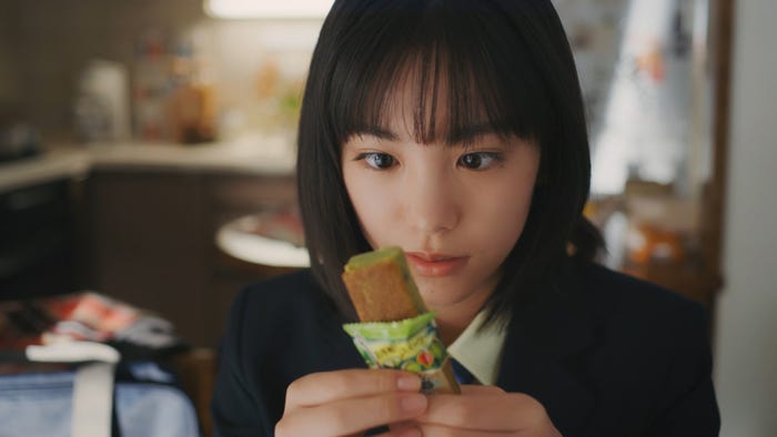 當真あみ/新WEB CMより(提供写真)