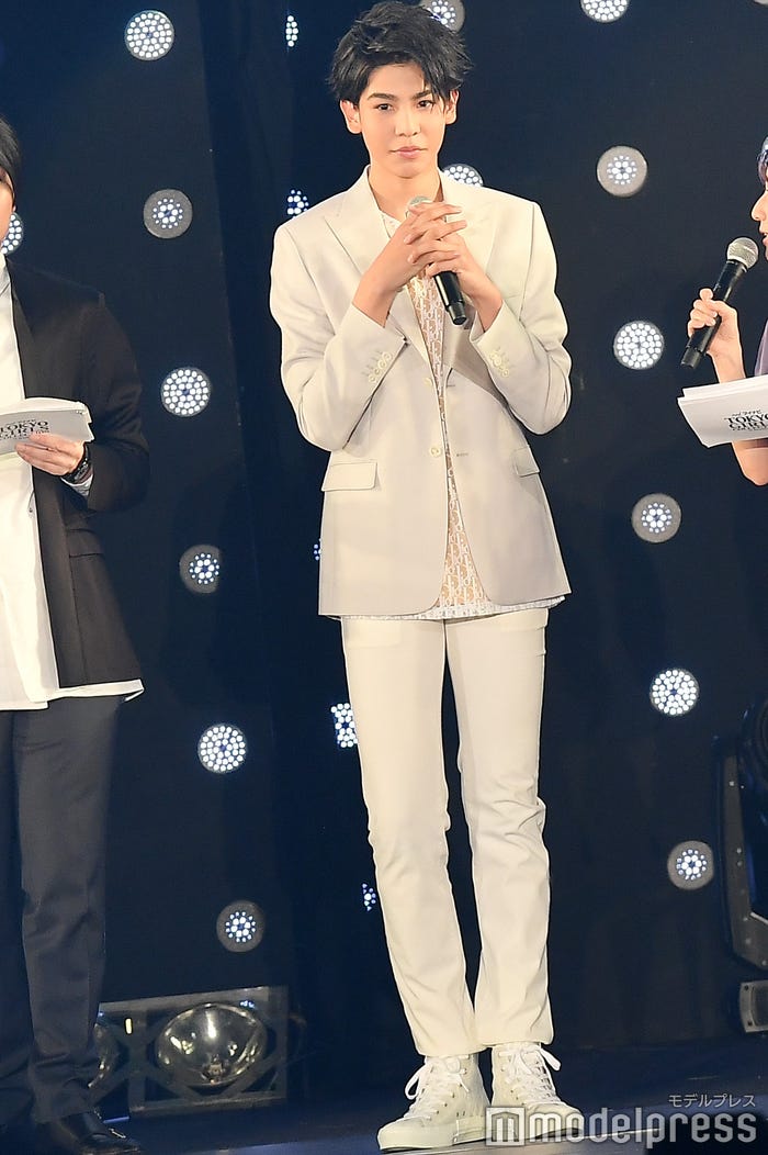 長い脚を惜しみなく披露していたラウール(C)モデルプレス