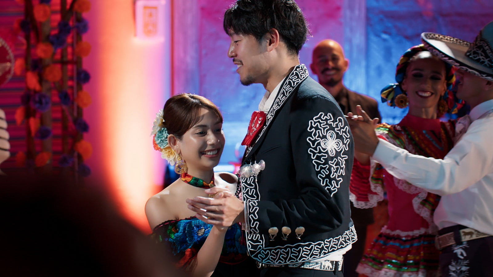 鈴木光、長谷川惠一「バチェラー・ジャパン」シーズン5エピソード4（C）2023 Warner Bros. International Television Production Limited