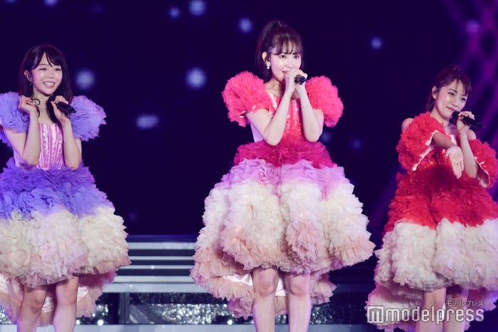 峯岸みなみ、小嶋陽菜、高橋みなみ(C)モデルプレス