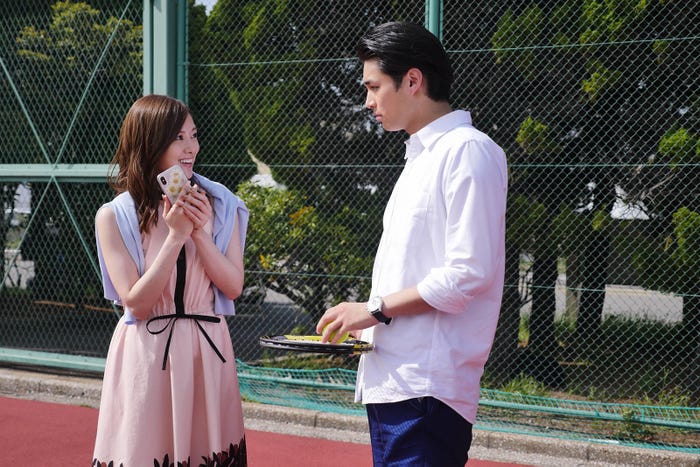 白石麻衣主演「フォロワー」より(C)フジテレビ