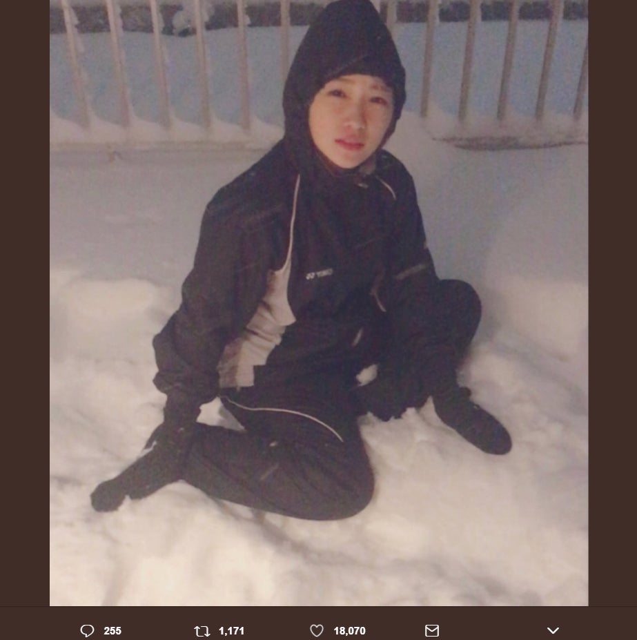 川栄李奈の衝撃姿に「じわじわくる」「表情が絶妙」雪ではしゃぐ様子が可愛すぎ