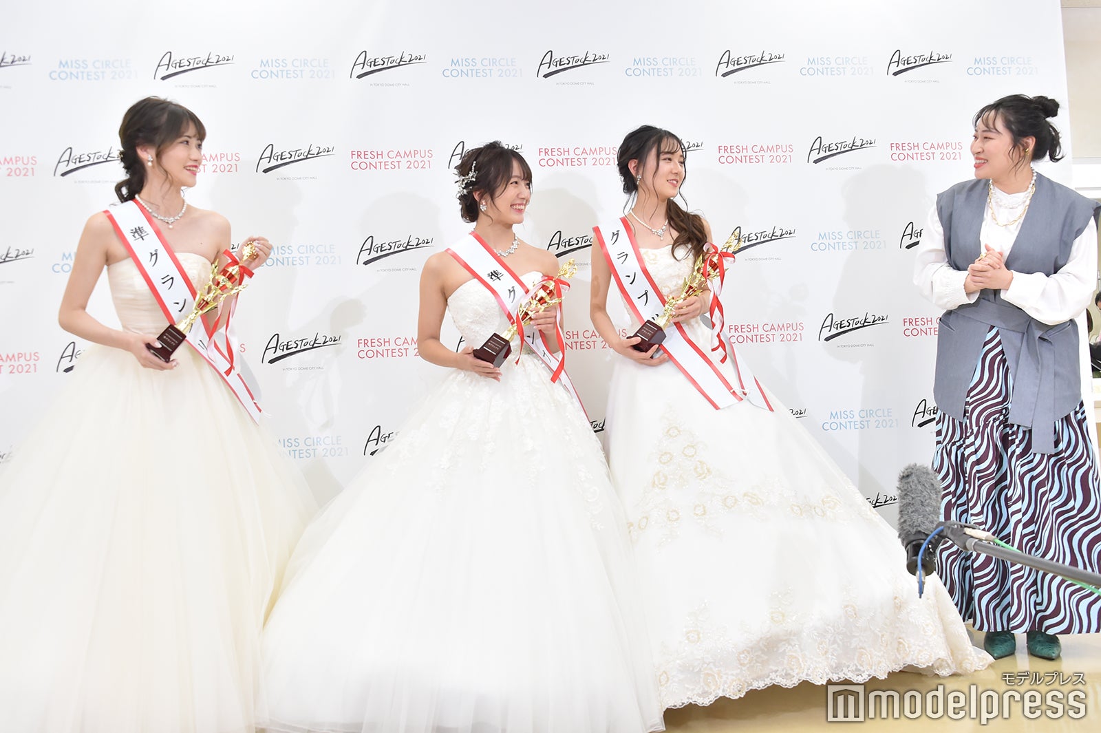 古本かほりさん、鈴木みゆうさん、友恵温香さん、丸山礼（C）モデルプレス