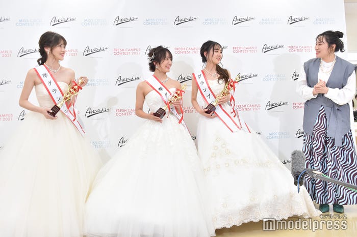 古本かほりさん、鈴木みゆうさん、友恵温香さん、丸山礼(C)モデルプレス