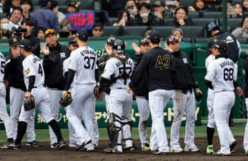 阪神が1-0で勝利 5投手で完封リレー 先発の大竹、2番手の高橋がそれぞれ3回無失点 初回に中川の適時打で得点