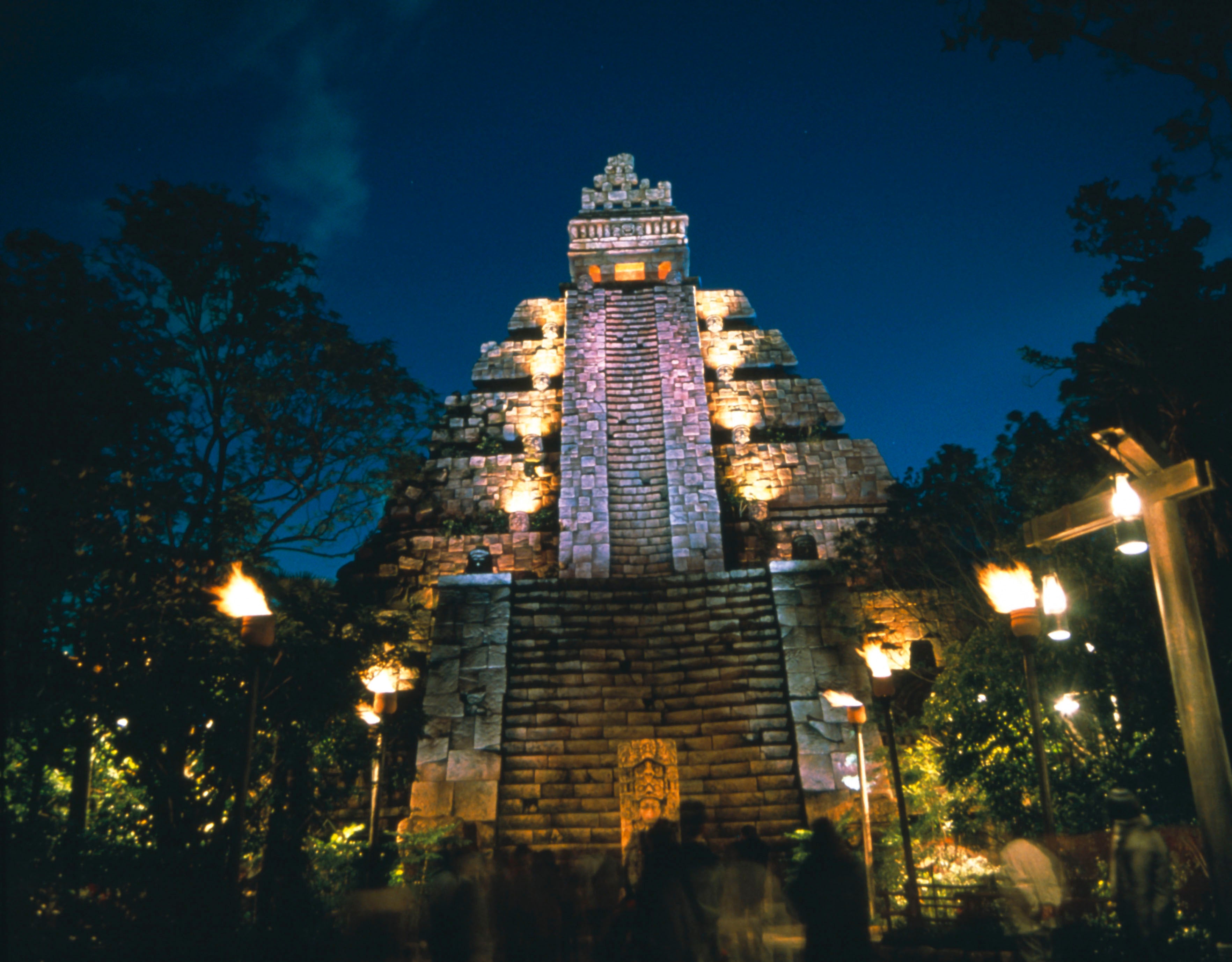 インディ・ジョーンズ・アドベンチャー： クリスタルスカルの魔宮（C）Disney