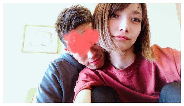 後藤真希 夫との密着ラブラブ写真公開 結婚記念日旅行で入浴ショットも披露 モデルプレス