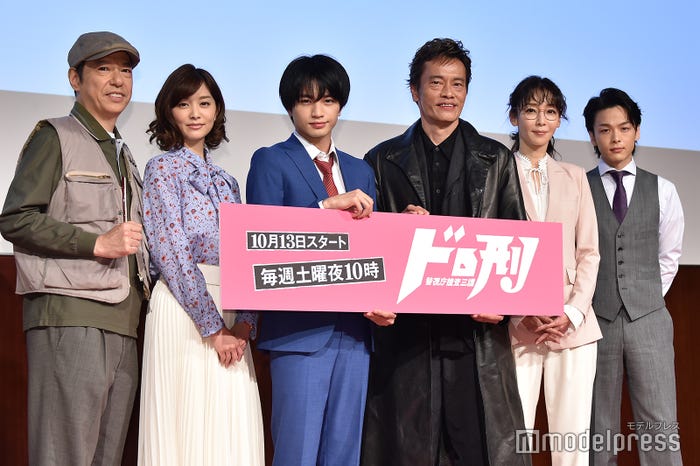 (左から)板尾創路、石橋杏奈、中島健人、遠藤憲一、稲森いずみ、中村倫也(C)モデルプレス