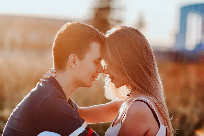 今日こそキスされたい 男性が思わずキスしたくなる3つのアクション モデルプレス