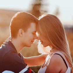 今日こそキスされたい 男性が思わずキスしたくなる3つのアクション モデルプレス