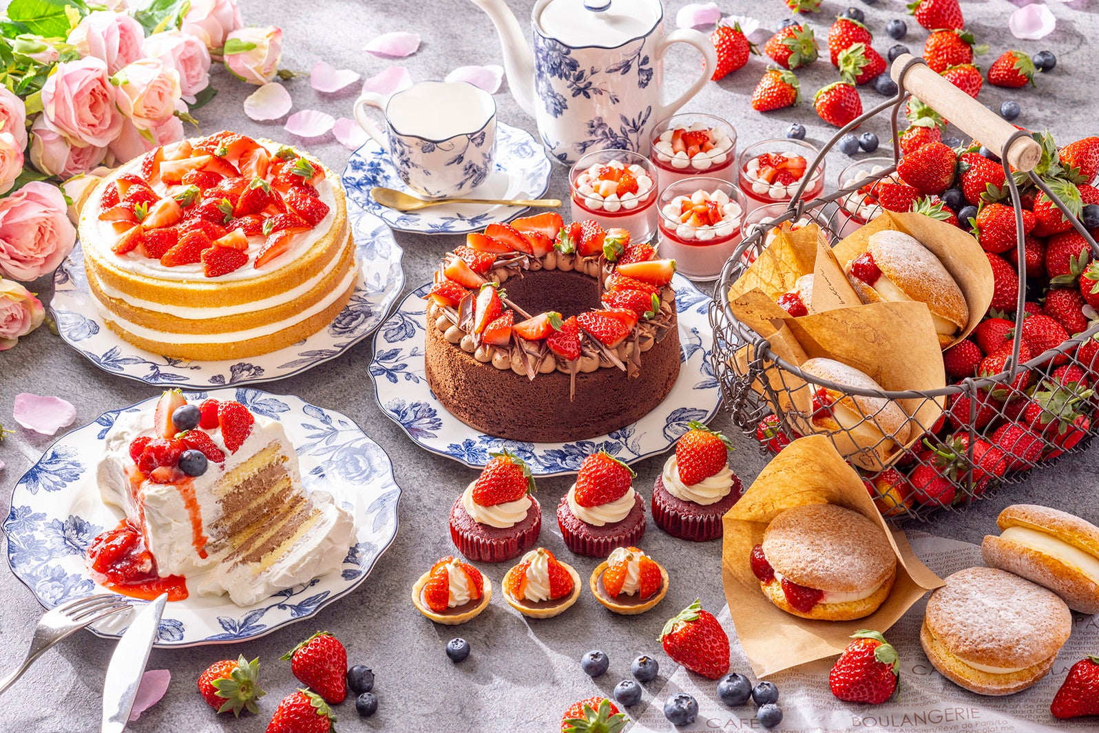 ヒルトン成田で新春ビュッフェ、3種のベリーで彩るケーキや焼き菓子ラインナップ