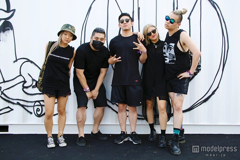 ストリートでブラックチームスタイル