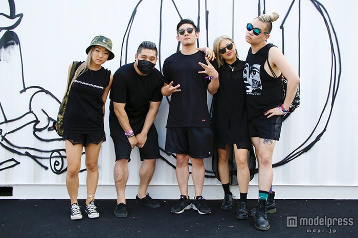 ストリートでブラックチームスタイル