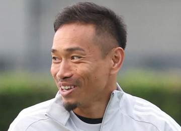「＃長友佑都、涙の選出。」 名前が呼ばれた1分半後に左手で目頭を押さえ、しばらく動けず FC東京がSNSに投稿「感謝でいっぱいです」
