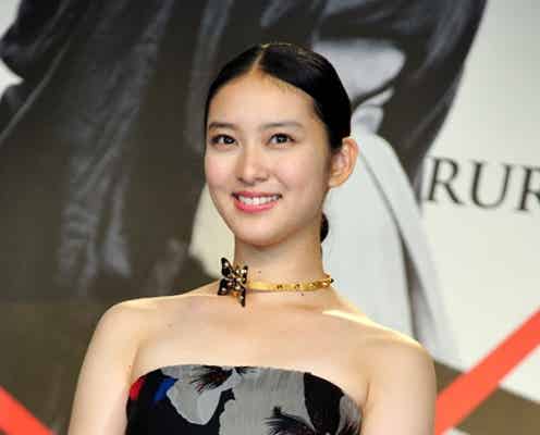佐藤健×武井咲×蒼井優、豪華キャストがドレスアップで集結