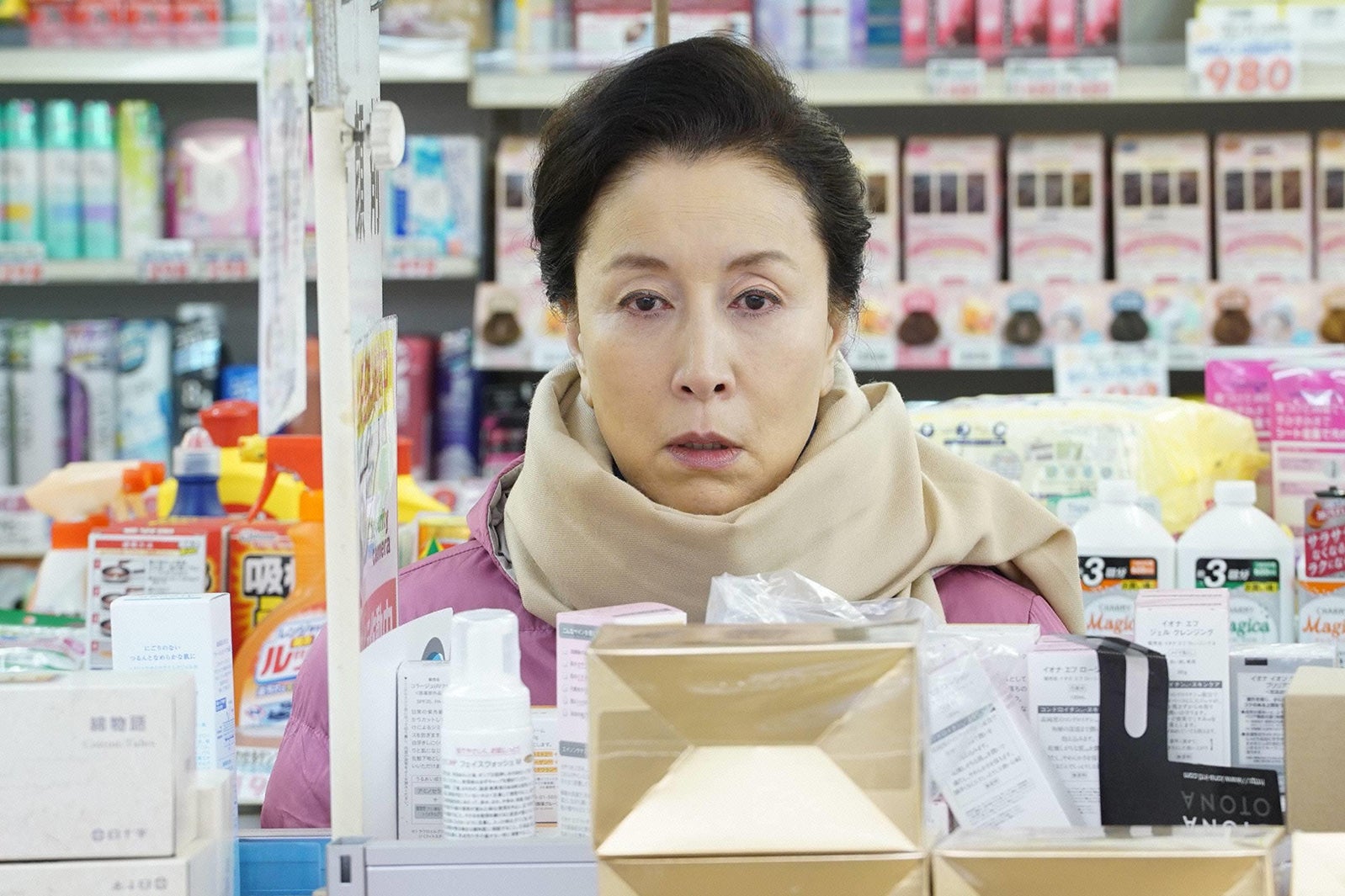 高畑淳子／「隣の家族は青く見える」第3話より（C）フジテレビ