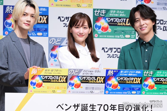 (左から)佐野勇斗、綾瀬はるか、寺西拓人(C)モデルプレス