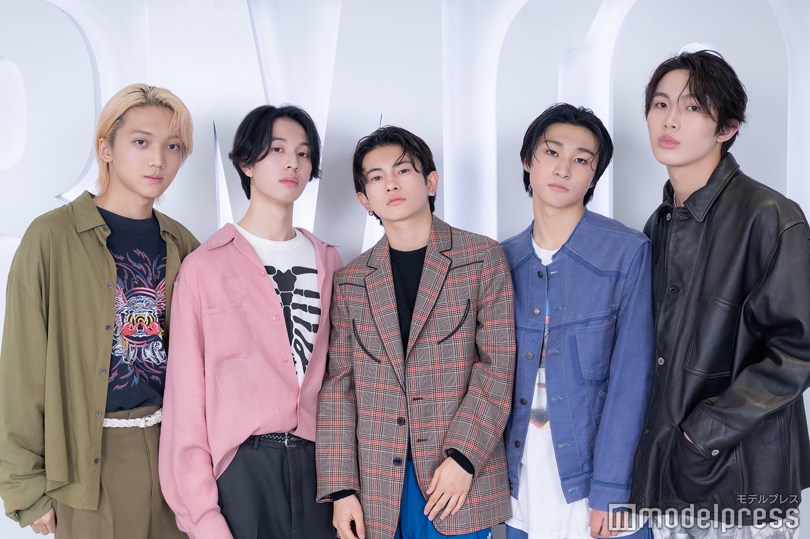 （左から）TAICHI（タイチ）、YUTA（ユウタ）、KEI（ケイ）、KANTA（カンタ）、RAIKI（ライキ）（C）モデルプレス