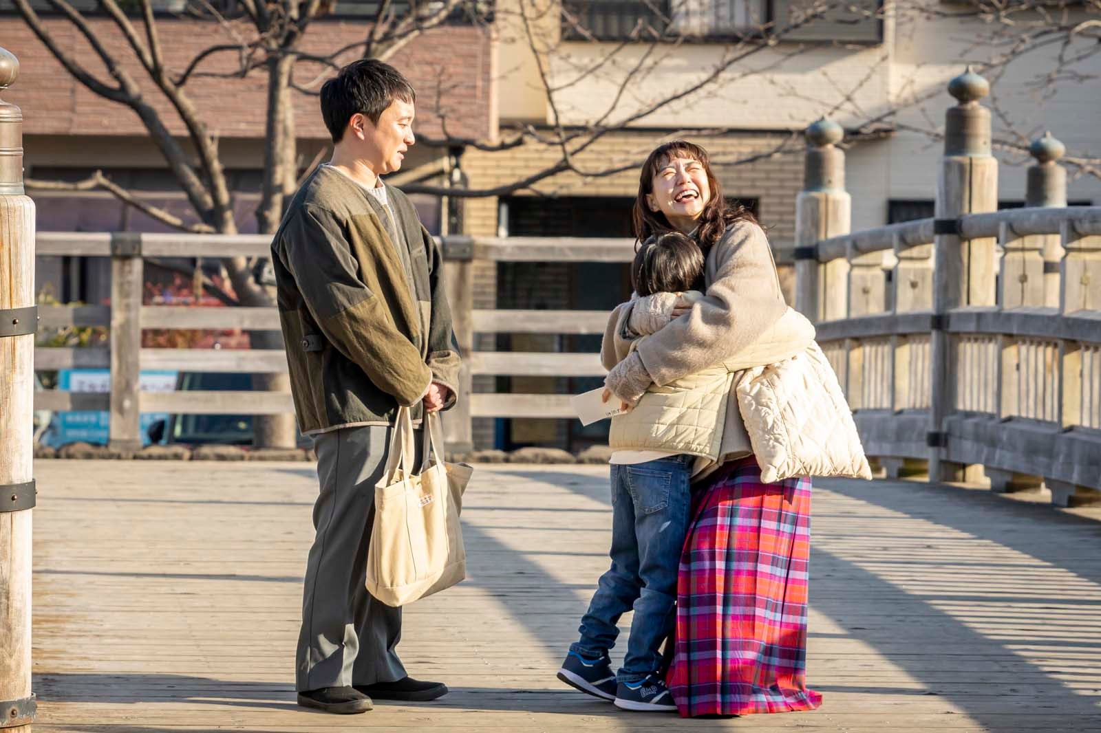 （左から）濱田岳、石塚陸翔、奈緒「春になったら」第8話より（C）カンテレ