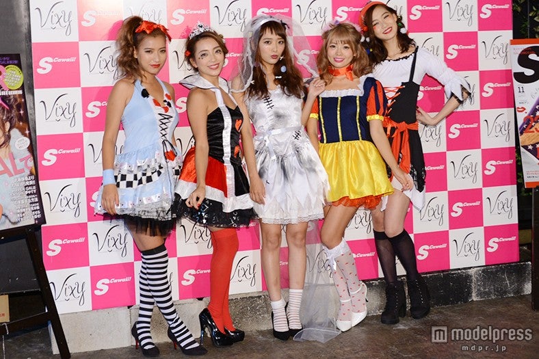 （左から）越川真美、細井宏美、近藤千尋、鈴木あや、谷川りさこ