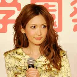 “ベビーフェイス”のメイク法を伝授した紗栄子