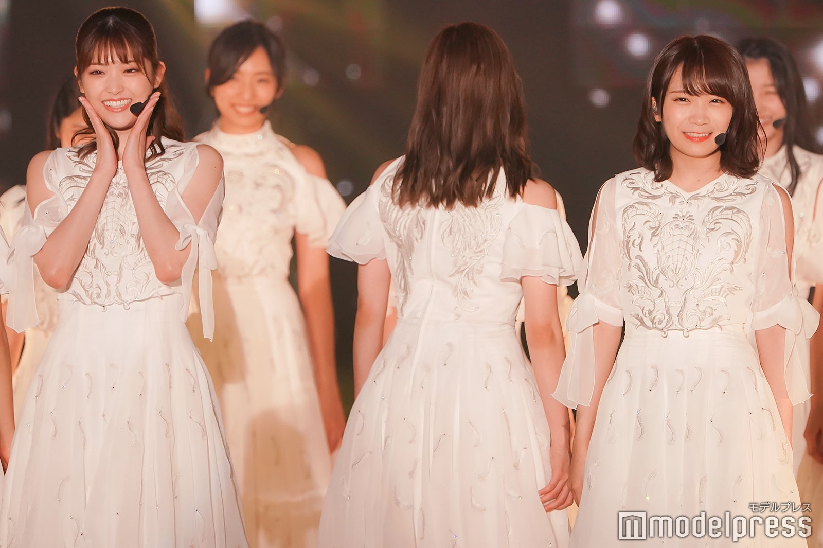 松村沙友理、秋元真夏 （C）モデルプレス