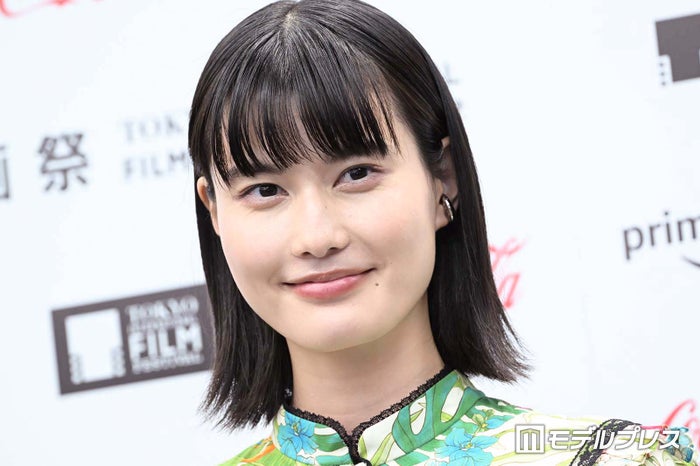 橋本愛、ピンク髪で雰囲気ガラリ ロリータ姿に「ギャップすごい」「お人形さんみたい」の声