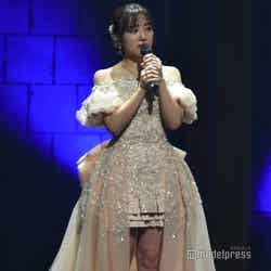 HKT48卒業スピーチをする矢吹奈子「矢吹奈子 卒業コンサート〜未来への翼〜」（C）モデルプレス