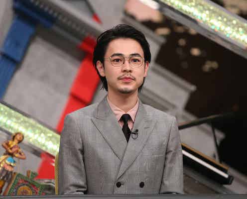 メガネ×ひげ姿の成田凌、色気溢れる