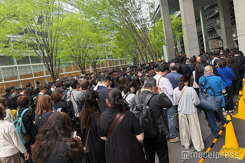 「中山美穂 お別れの会」待機列の様子（C）モデルプレス