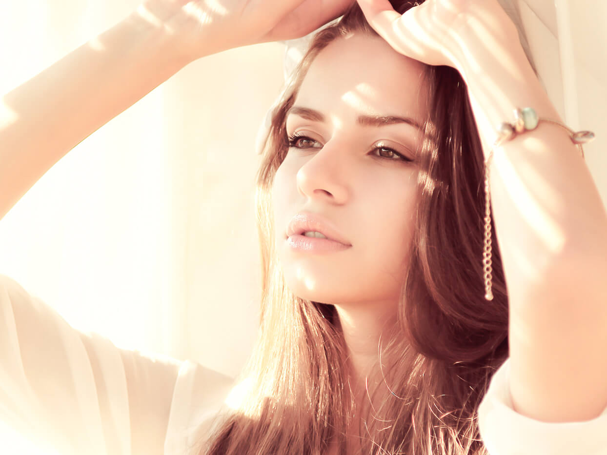 船戸順さん死去 歳 妻 岩井友見と キャベジン コーワ Cm モデルプレス