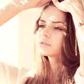 船戸順さん死去 歳 妻 岩井友見と キャベジン コーワ Cm モデルプレス 船戸順さん死去 歳 妻 岩井友見と キャベジン コーワ Cm モデルプレス