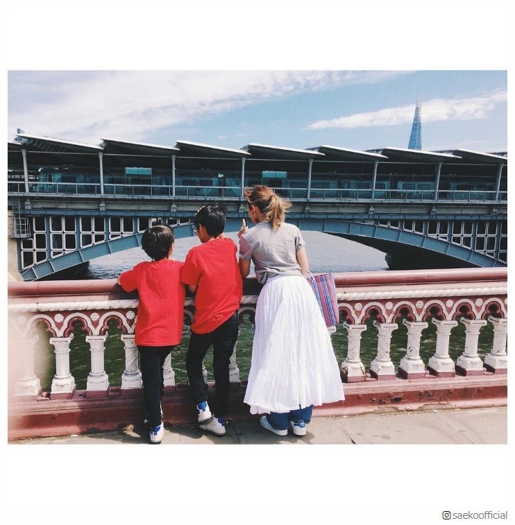 紗栄子「身長抜かされるのも時間の問題」息子たちの成長に驚き