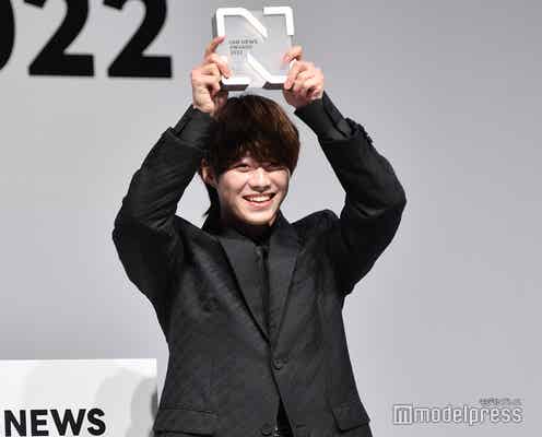 なにわ男子・大橋和也、藤原丈一郎&長尾謙杜に“今年やり残したこと”明かす 高らかにトロフィーかかげメンバー総ツッコミ<LINE NEWS AWARDS 2022>