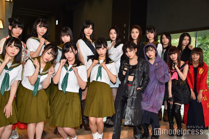 (後列左から)馬嘉伶、山内瑞葵、高橋彩音、谷口めぐ、横山由依、神志那結衣、小田えりな、佐々木優佳里、岩立沙穂(前列左から)倉野尾成美、向井地美音、岡部麟、小栗有以、岡田奈々、福岡聖菜、武藤十夢、太田奈緒 (C)モデルプレス