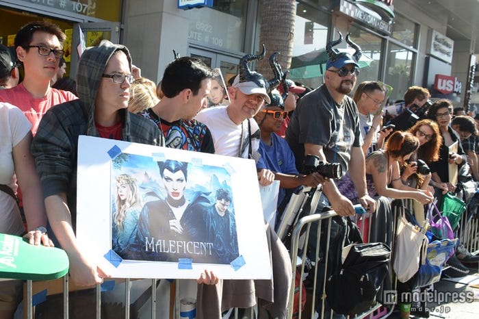 沿道にはファン2500人が殺到