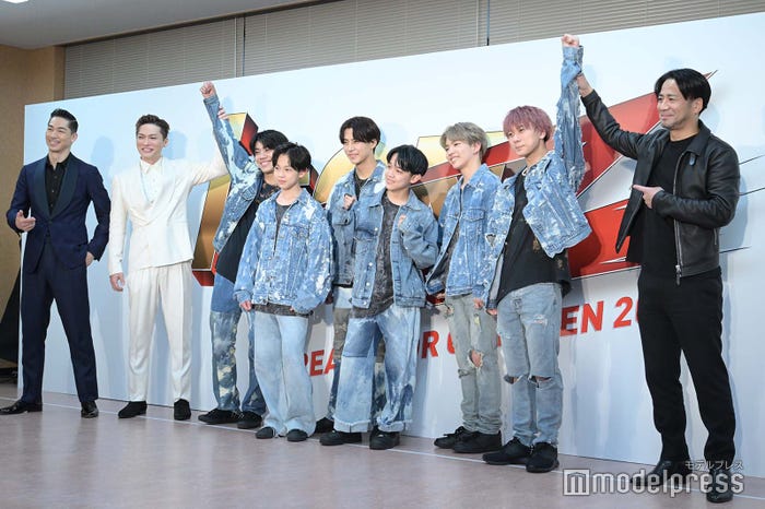 (左から)AKIRA、SHOKICHI、岩城星那、難波碧空、中村竜大、百田隼麻、山田晃大、岡尾真虎、HIRO (C)モデルプレス