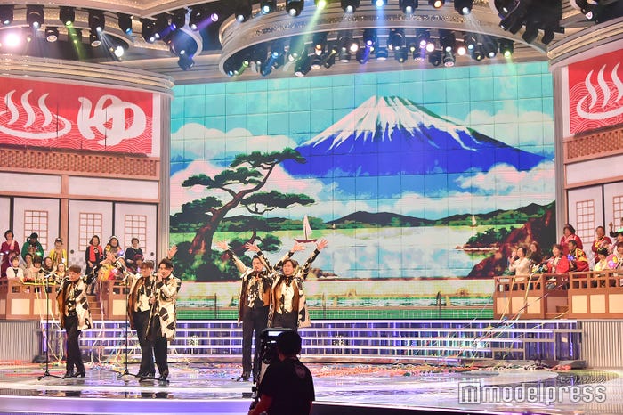 純烈(左から)友井雄亮、酒井一圭、白川裕二郎、小田井涼平、後上翔太(C)モデルプレス