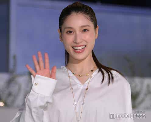 土屋太鳳、大胆衣装でヘアショー参加 ヘアカット前後の写真も公開「圧倒的美」「かっこいい」の声
