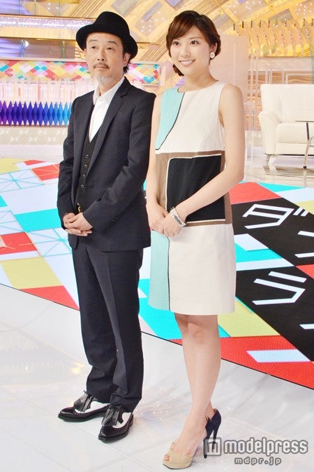 新番組「ワンダフルライフ」で司会を務めるリリー・フランキー（左）、山岸舞彩（右）