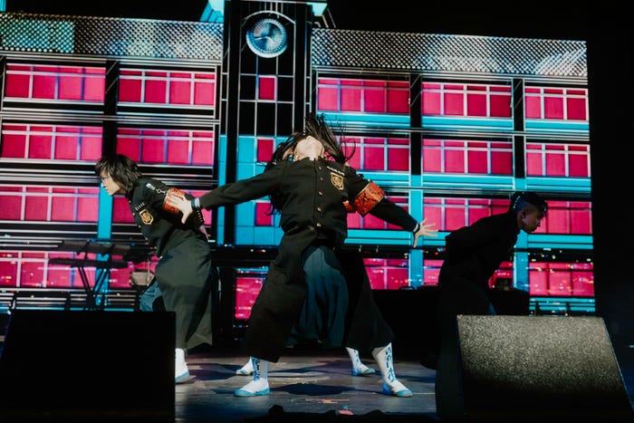 新しい学校のリーダーズ(C)88rising