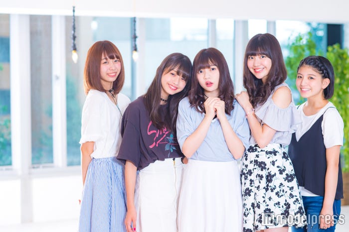 (左から)松田美里、三品瑠香、廣川奈々聖、小玉梨々華、坂元 葉月(C)モデルプレス