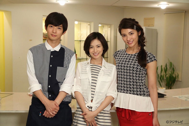 （左から）千葉雄大、ゲストの塚本まり子、秋元才加