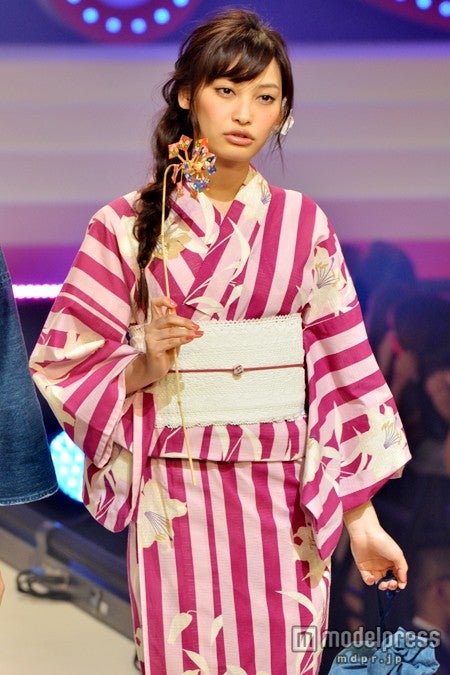 ファッションイベント「nonコレ2013」で浴衣姿を披露した大政絢