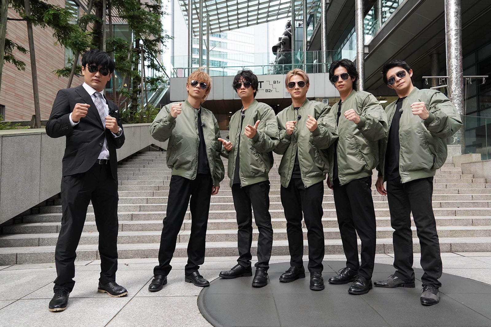 King ＆ Prince、サングラス姿で「トム・クルーズ選手権」開幕　名作映画の伝説シーン再現