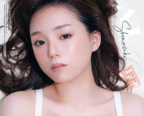 篠崎愛、華麗なグラビアで迫力バスト披露