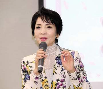 75歳ウソでしょ！？ 「水戸黄門」女優、久々に取材の場に現れた 驚きのスカート姿が若っ！