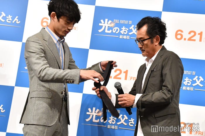 坂口健太郎、吉田鋼太郎 (C)モデルプレス